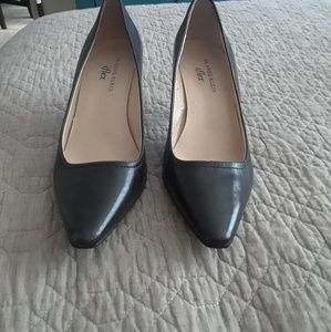Ann Klein Black Leather pumps